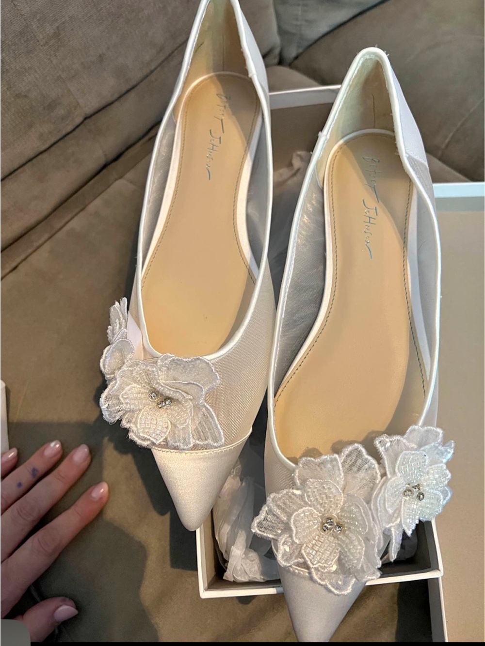 Betsey Johnson White Pointed Toe Floral Wedding Ballet Flats